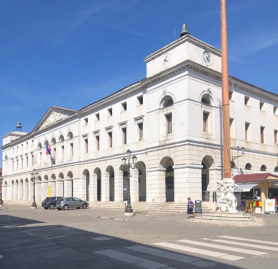 Family House Di Genny E Nicola Small Suite Chioggia Exterior photo